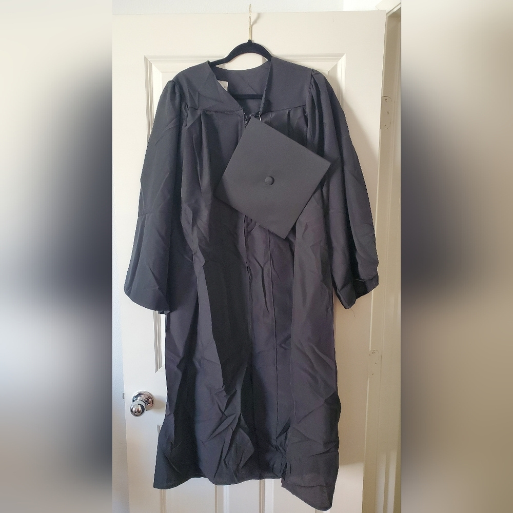 Cap & Gown 🎓✏️